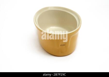 Vintage Yellow Ceramic Oval Pie Dish Stockfoto