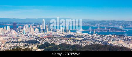 Panoramablick auf San Francisco mit Lorbeerbrücke Stockfoto