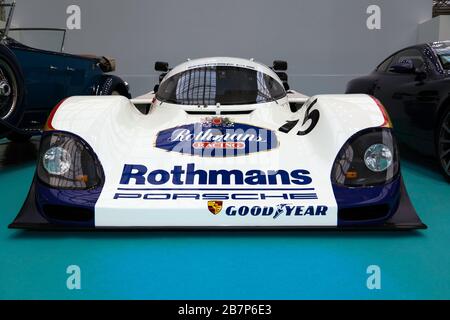 Dreiviertel-Frontansicht des Porsche 962C aus dem Jahr 1987 auf der London Classic Car Show 2020 Stockfoto