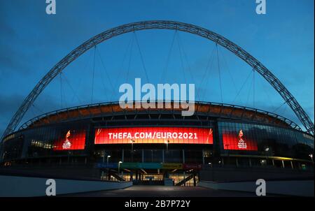 Allgemeiner Blick auf das Wembley-Stadion, London, nachdem die UEFA beschlossen hat, die EM 2020 auf den Sommer 2021 zu verschieben. Stockfoto