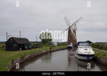 Horsey Windpump ist eine Windpumpe oder Entwässerungsmühle auf den Norfolk Broads im Dorf Horsey bei Great Yarmouth England Stockfoto