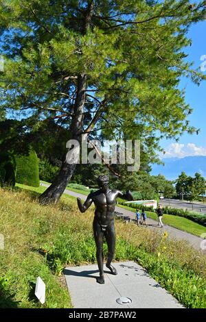 LAUSANNE, SCHWEIZ - 7. August 2019. Skulpturen im Olympiapark Lausanne, am Ufer des Lake Leman (Genfersee). Stockfoto