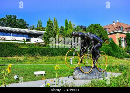 LAUSANNE, SCHWEIZ - 7. August 2019. Skulpturen im Olympiapark Lausanne, am Ufer des Lake Leman (Genfersee). Stockfoto