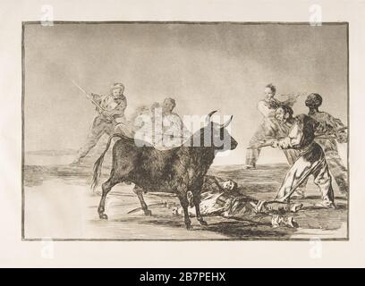 Platte 12 aus der "Tauromaquia": Die Menge hämmert den Stier mit Lanzen, Sickeln, Banderillas und anderen Armen., 1816. Stockfoto