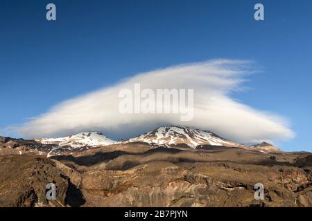 Dramatische Wolken bilden sich über Mount Ruapehu, Neuseeland Stockfoto