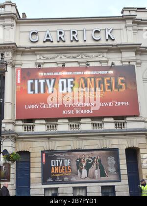 Foto Muss Gutgeschrieben Werden ©Alpha Press 065630 17/03/2020 City Of Angels Sign Im Garrick Theatre An Charing Cross Road Coronavirus Pandemieeffekte In London Stockfoto