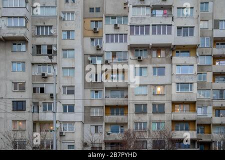 Sofia - 27. Februar 2020: Fertighaus in der Stadt auf Siedlungen Stockfoto