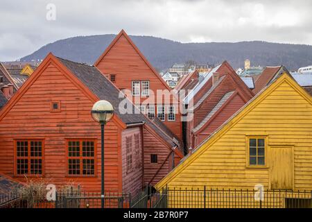 Bryggen, das alte Viertel in Bergen mit Holzhäusern, Norwegen Stockfoto
