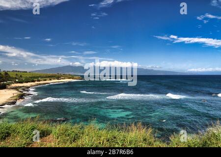 Sauber, Blick auf das aquamarine Meer am Ho'okipa Beach auf Maui. Stockfoto