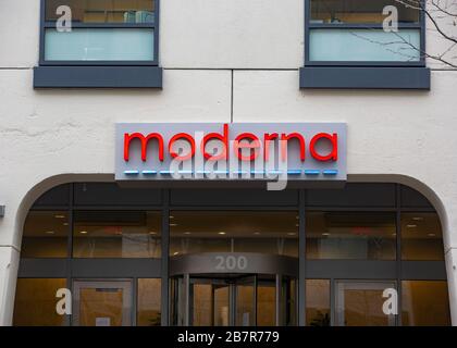 März 2020, Moderna Therapeutics, Cambridge, Massachusetts, USA: Exterieur of Moderna Therapeutics in Cambridge, Massachusetts USA. Moderna Therapeutics gab bekannt, dass sie den ersten Patienten in einer Phase-I-Studie dosiert hat und seinen mRNA-basierten Impfstoffkandidaten mRNA-1273 gegen das neuartige Coronavirus (SARS-COV-2) auswertet. Stockfoto