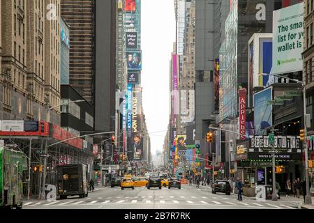 Time Square ruhig für einen Wochentag Nachmittag. Stockfoto