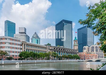 Skyline in Shanghai in der Nähe des Flusses Suzhou, China Stockfoto