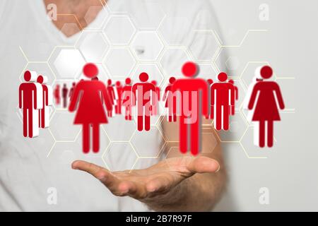 Nahaufnahme einer Person, die die virtuelle Projektion von präsentiert Soziale Netzwerke Stockfoto