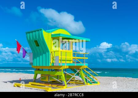 Rettungsschwimmer stehen in Miami Beach, Florida Stockfoto