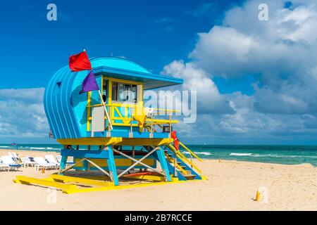 Rettungsschwimmer stehen in Miami Beach, Florida Stockfoto