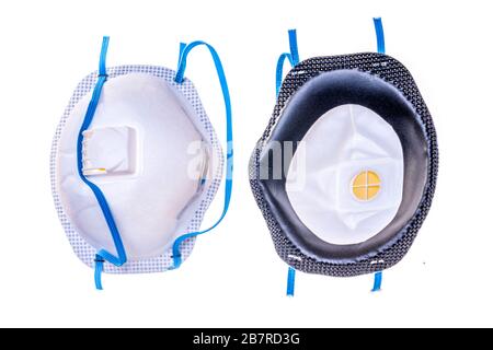 Nahansicht von Gesichtsmasken mit weißem Hintergrund Stockfoto