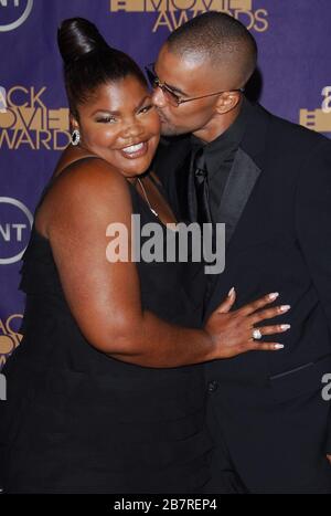 MO'Nique und Shemar Moore bei den "Film Life's 2nd Annual Black Movie Awards" im Wiltern LG Theatre in Los Angeles, Kalifornien. Die Veranstaltung fand am Sonntag, den 15. Oktober 2006 statt. Foto von: SBM / PictureLux - Aktenzeichen # 33984-8080SBMPLX Stockfoto