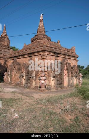 Myanmar: Bagan- General- Blick von Osten auf einen der Phaya Tempel auf dem Weg zum Htilo Minlo Tempel. Stockfoto