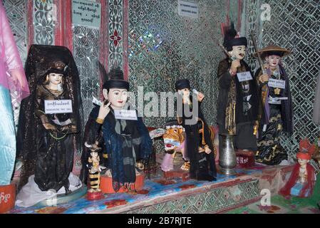 Myanmar: Bagan - Mount Popa - wenige wichtige bekannte Desciples der 37 Natas auf dem Berg Popa. Stockfoto