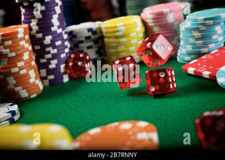 Rolling the dices on a game table in a Casino. Stockfoto