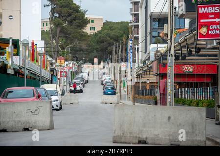 PALMA DE MALLORCA, SPANIEN: - 17. MÄRZ: Schinkenstraße und Playa de Palma - Mallorca unter Corona schließen sich am 17. März 2020 in Palma de Mallorca ab. (Foto von Thomas Reiner/ESPA-images) Stockfoto
