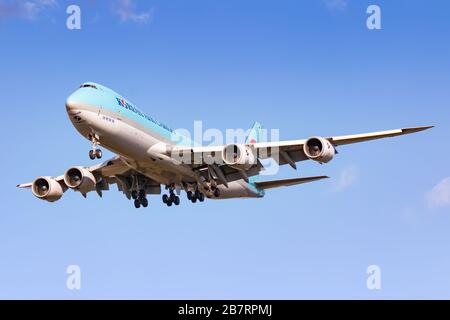 Frankfurt, Deutschland - 25. Februar 2020: Koreanische Air Cargo Boeing 747 Flugzeug am Flughafen Frankfurt Int'l (FRA) in Deutschland. Boeing ist ein Flugzeugmanufa Stockfoto