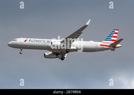 New York, USA - 29. Februar 2020: Airbus A321 von American Airlines am Flughafen New York John F. Kennedy (JFK) in den USA. Airbus ist ein Flugzeug Stockfoto