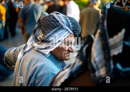 Iraq, Iraq Kurdistan, Arbil, Erbil. Porträt ein irakischer kurdenmann kleidet sich in traditioneller Kleidung Stockfoto