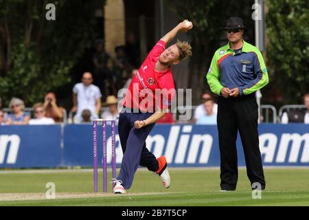 Jamie Porter beim Bowling für Essex Eagles Stockfoto