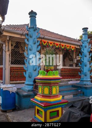 31. März 2019 traditionelles Deeo Malal Tulsi Vrunda oder Platzierung der TULSI-ANLAGE im Tempel. Worli-Koliwada, ein Fischerdorf, Mumbai Maharashtra Indien Stockfoto