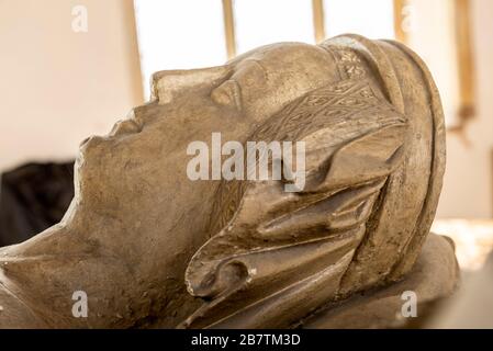 Wooden Effigy of Catherine, Ehefrau von Michael de la Pole d 1415, Wingfield Kirche, Suffolk, England, Großbritannien Stockfoto