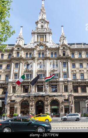 Budapest, Ungarn - 26. April 2019: Das Boscolo Budapest Hotel, früher New York Palace, ein Luxushotel am Grand Boulevard in Budapest, Hungar Stockfoto