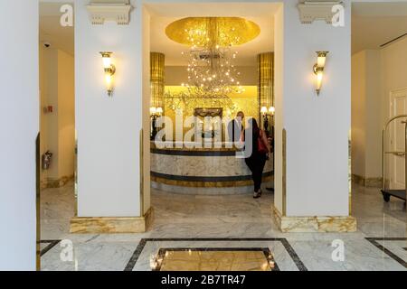 Budapest, Ungarn - 26. April 2019: Das Boscolo Budapest Hotel, früher New York Palace, ein Luxushotel am Grand Boulevard in Budapest, Hungar Stockfoto