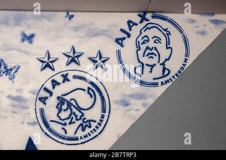 Delfts Blaues Ajax-Logo In Amsterdam, Niederlande 2020 Stockfoto