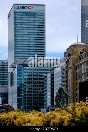 Globaler Hauptsitz der HSBC-Gruppe am 8 Canada Square, Canary Wharf, London. Stahlgerahmtes Gebäude mit verglaster Wandverkleidung aus Aluminium. Stockfoto