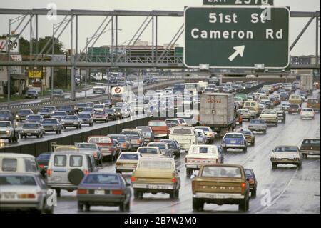 Austin, Texas, USA: Starker Verkehr in beide Richtungen auf der Interstate 35 durch die Innenstadt. ©Bob Daemmrich Stockfoto