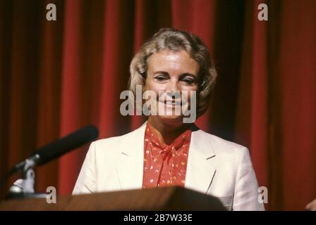 Austin Texas USA, 1985: Sandra Day O'Connor, die erste Frau, die zum Obergericht ernannt wurde, spricht mit Jurastudenten der University of Texas an der Austin Law School. ©Bob Daemmrich Stockfoto