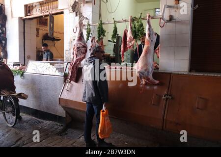 Metzger und Fleischstall in der Medina Marrakesch Stockfoto