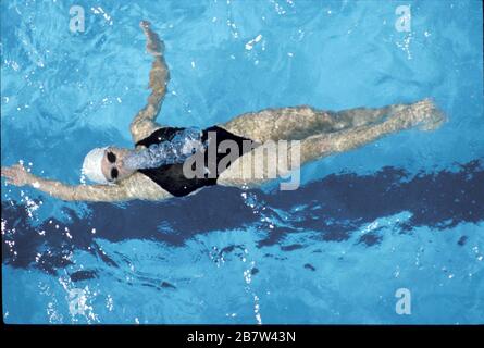 Palo Alto, Kalifornien, USA: Stanford Rückenschwimmen Lea Loveless im Wettbewerb bei der NCAA-Meisterschaft der Frauen.. ©Bob Daemmrich Stockfoto