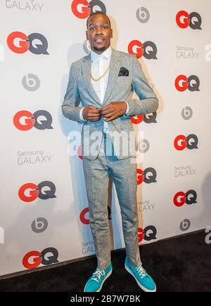 ***DATEIFOTO*** Kevin Durant unter vier Nets NBA-Spielern mit Coronavirus. NEW ORLEANS, LA - 15. FEBRUAR: NBA-Spieler Kevin Durant (Oklahoma City Thunders) posierte auf der GQ & Lebron James NBA All Star Style Party, die von Samsung Galaxy am Samstag, 15. Februar 2014, im Ogden Museum of Southern Art in New Orleans, Louisiana mit Live-Jamsession von grammy Award-prämierten Künstler The Roots gesponsert wurde. Bildnachweis: RTNEscanelle/MediaPunch Stockfoto