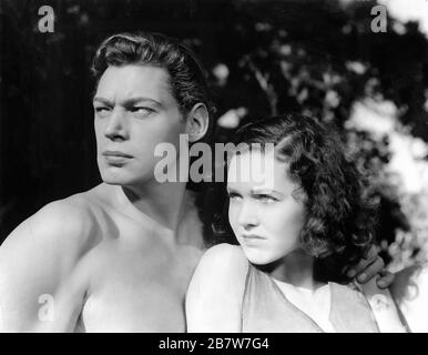 JOHNNY WEISSMULLER als Tarzan und MAUREEN O'SULLIVAN als Jane Parker in TARZAN UND SEINE KUMPEL 1934 Regisseure CEDRIC GIBBONS und JACK CONWAY-CHARAKTERE EDGAR RICE BURROUGHS Foto von TED ALLAN Metro Goldwyn Mayer Stockfoto