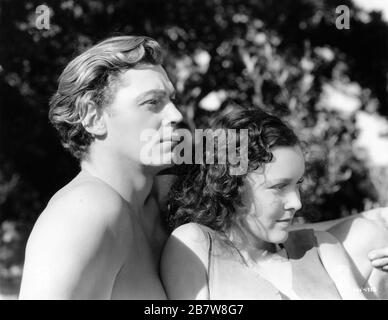 JOHNNY WEISSMULLER als Tarzan und MAUREEN O'SULLIVAN als Jane Parker in TARZAN UND SEINE KUMPEL 1934 Regisseure CEDRIC GIBBONS und JACK CONWAY-CHARAKTERE EDGAR RICE BURROUGHS Foto von TED ALLAN Metro Goldwyn Mayer Stockfoto