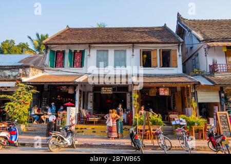 Zen Spa, Café-Restaurant, Sakkaline Road, Altstadt, Luang Prabang, Laos Stockfoto