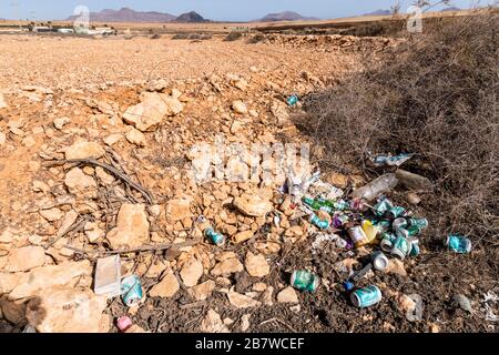 Flytipped Wurf in der Nähe von Tuineje im Zentrum der Kanareninsel Fuerteventura Stockfoto