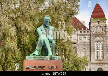 20. September 2018: Helsinki, Finnland - Statue von Alexis Kivi, Autor, der den ersten bedeutenden Roman in finnischer Sprache geschrieben hat, Seven Brothers. Stockfoto