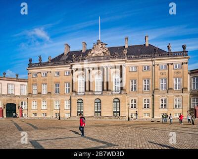 23. September 2018: Kopenhagen, Dänemark - Christian IX. Palast im Amalienborger Palastkomplex, Winterresidenz der dänischen Königsfamilie. Stockfoto