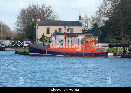 Die zurückgetretenen RNLB Dorothy und Phillip Constance pensionierten Rettungsboot an der Kreuzung Saul am Schärfe- und Gloucester-Kanal. Stockfoto