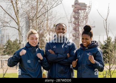 London, Großbritannien. 12-03-20. Lauren Price, Cheavon Clarke und Caroline Dubois während der European Olympic Boxing Qualifikationsveranstaltung in Tokio. Stockfoto