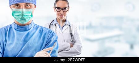 Junge Chirurgen und Ärzte vor verschwimmen das Innere des Operationssaals oder der Klinik. Stockfoto