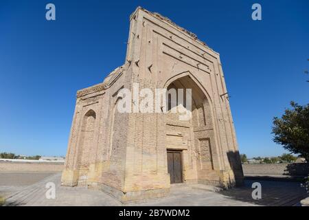 Sultan Ali Mausoleum im Zentrum der neuen Stadt Kunya Urgench, Turkmenistan auf einem muslimischen Friedhof. Zum UNESCO-Weltkulturerbe ernannt. Stockfoto